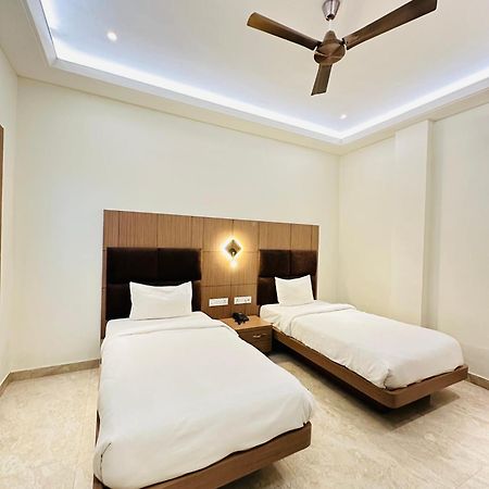 Hotel Lotus Inn Sirsa Экстерьер фото