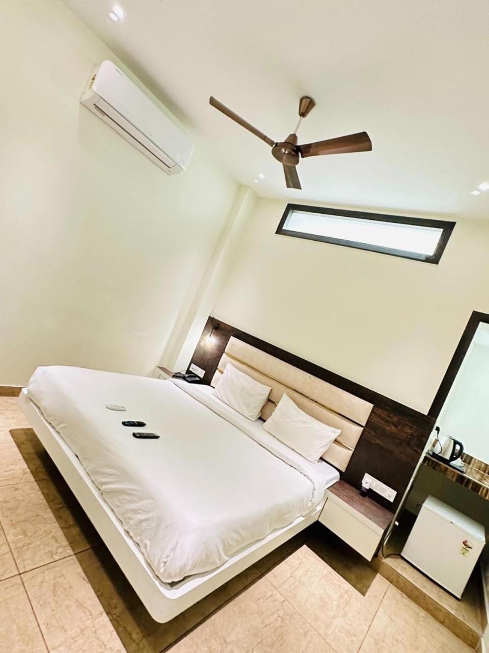 Hotel Lotus Inn Sirsa Экстерьер фото