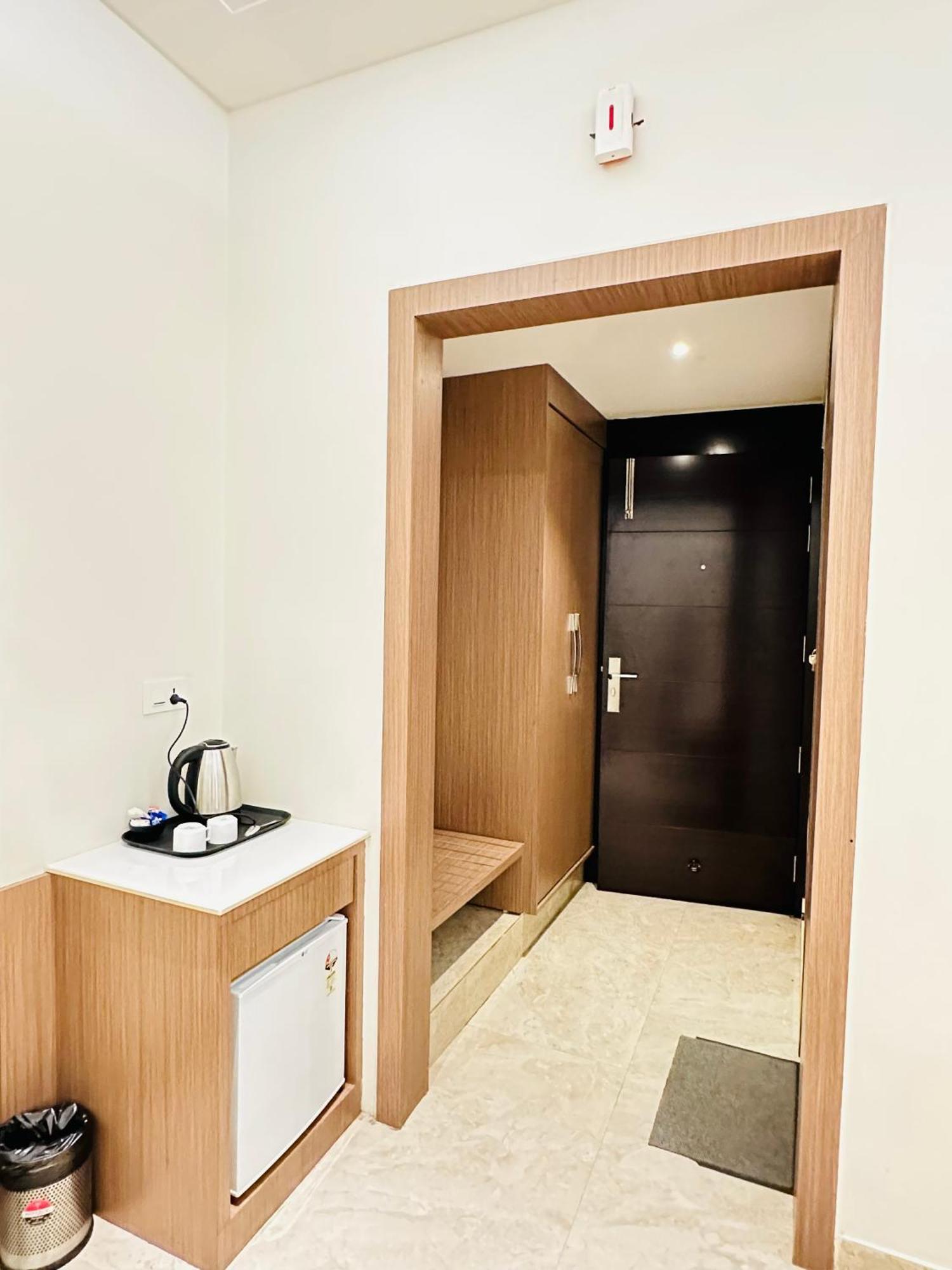 Hotel Lotus Inn Sirsa Экстерьер фото